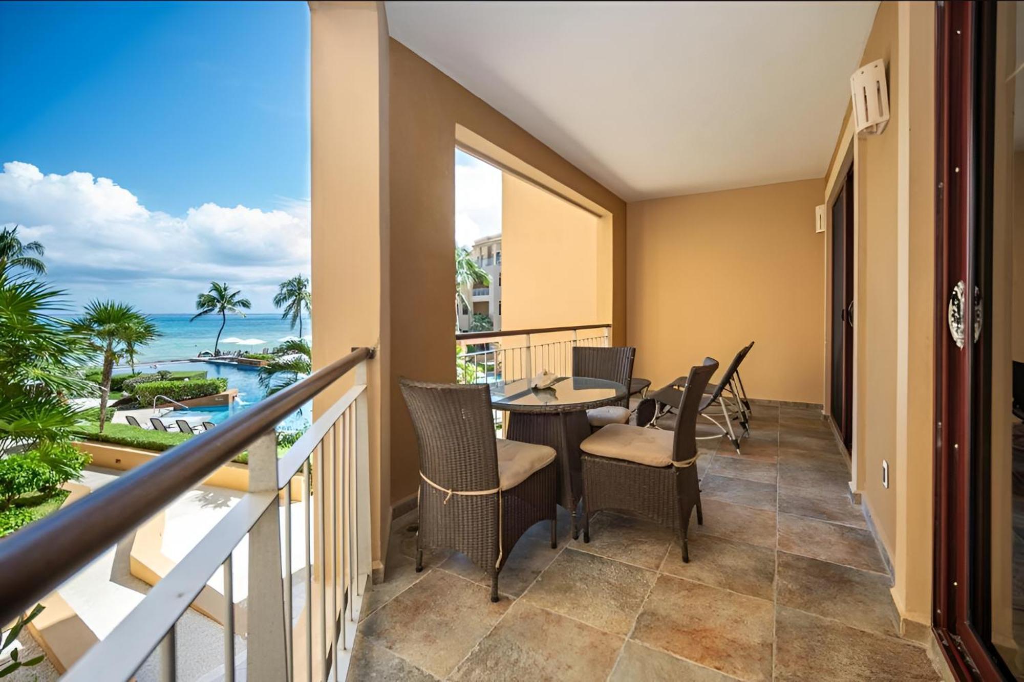 205 C: Centrally Located Apto. With Ocean View Appartement